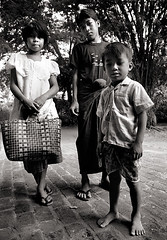 Burma - Bagan - temple siblings